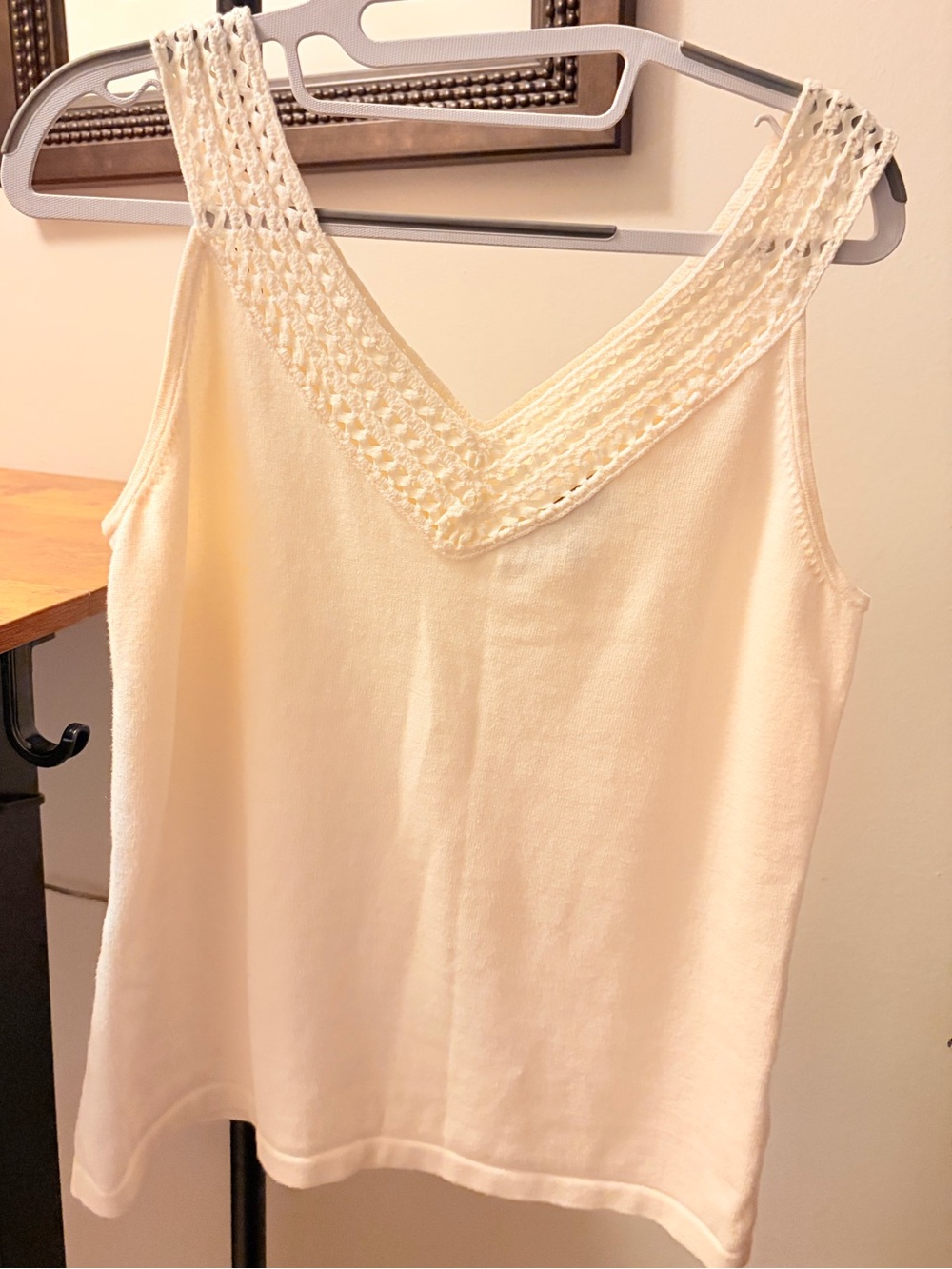 Jones New York White Crochet V-Neck Tank Top